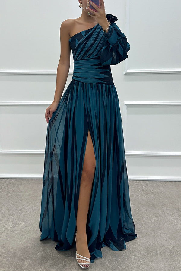 Annalise – Robe Maxi Une Épaule Plissée Fendue